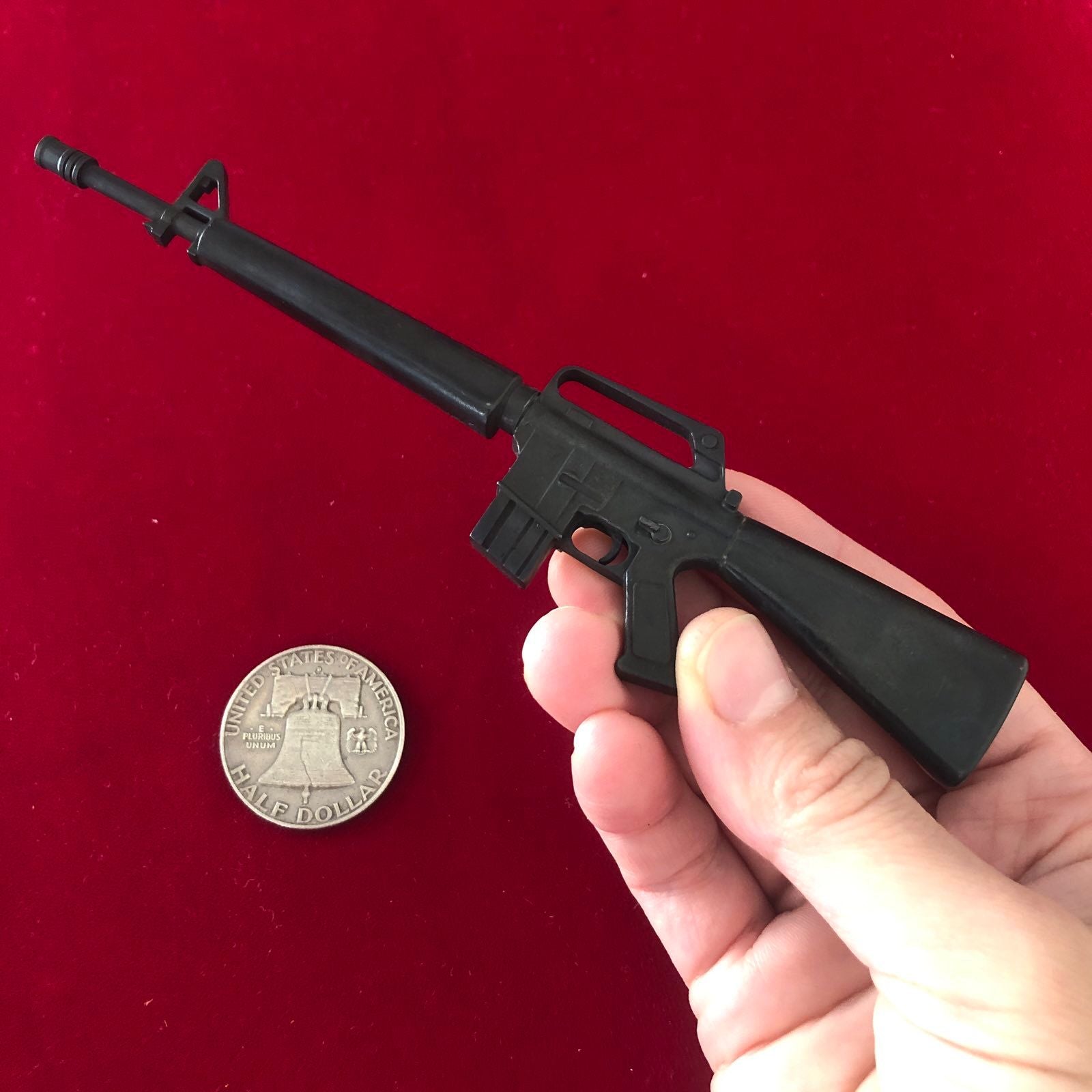 Miniature M16