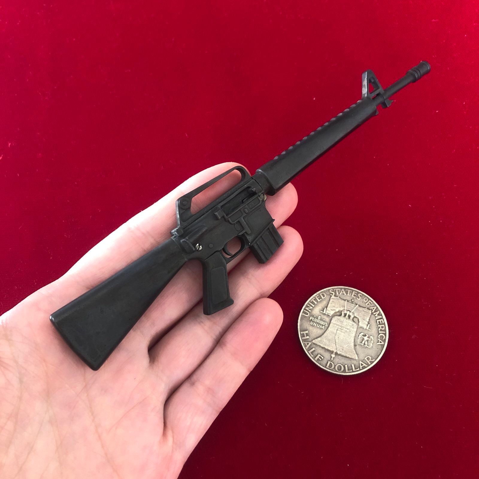 Miniature M16