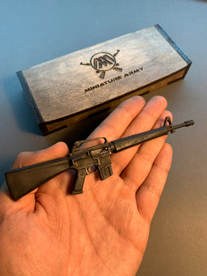 Miniature M16